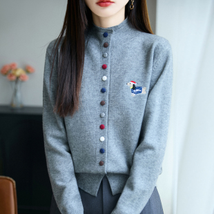 学院风卡通刺绣半高领彩扣宽松外套女小个子秋冬新款针织毛衣开衫