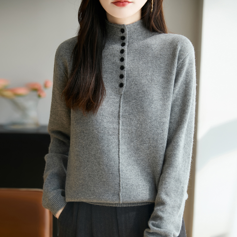法式设计感纽扣半高领针织衫