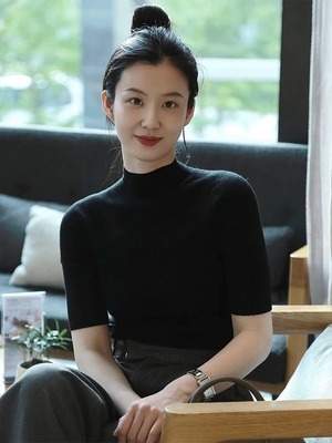 法式黑色羊绒半高领高级感中袖