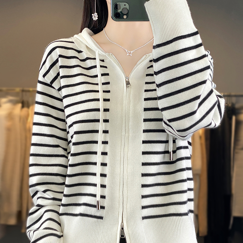新款条纹针织开衫外套