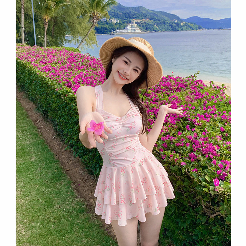2025新款连体泳衣女夏性感碎花裙式保守遮肚显瘦挂脖温泉学生泳装