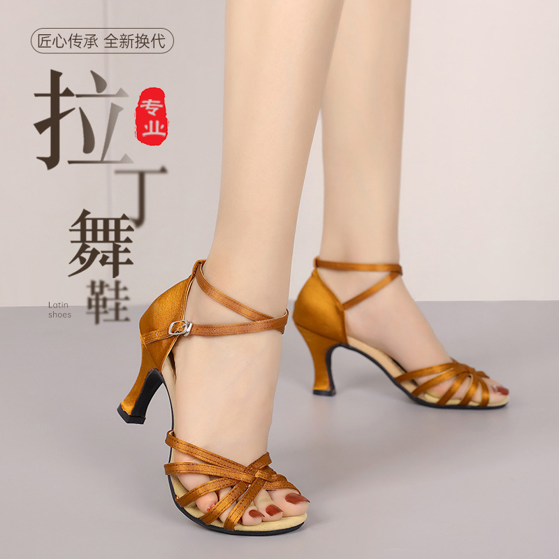 专业拉丁舞鞋女成人舞蹈鞋女广场舞鞋软底跳舞鞋新款中跟厂家