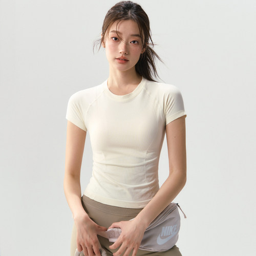 新款运动短袖女无缝一体织速干跑步训练普拉提健身瑜伽服薄款上衣