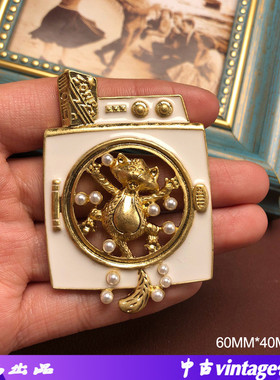 青岛中古饰品高级设计感经典白色珐琅釉胸针小猫镂空花纹中古别针