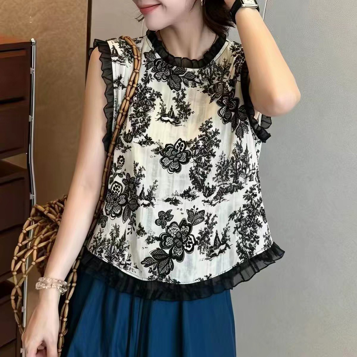 花色无袖背心吊带女夏季2026新款设计感小众百搭上衣白色时尚洋气