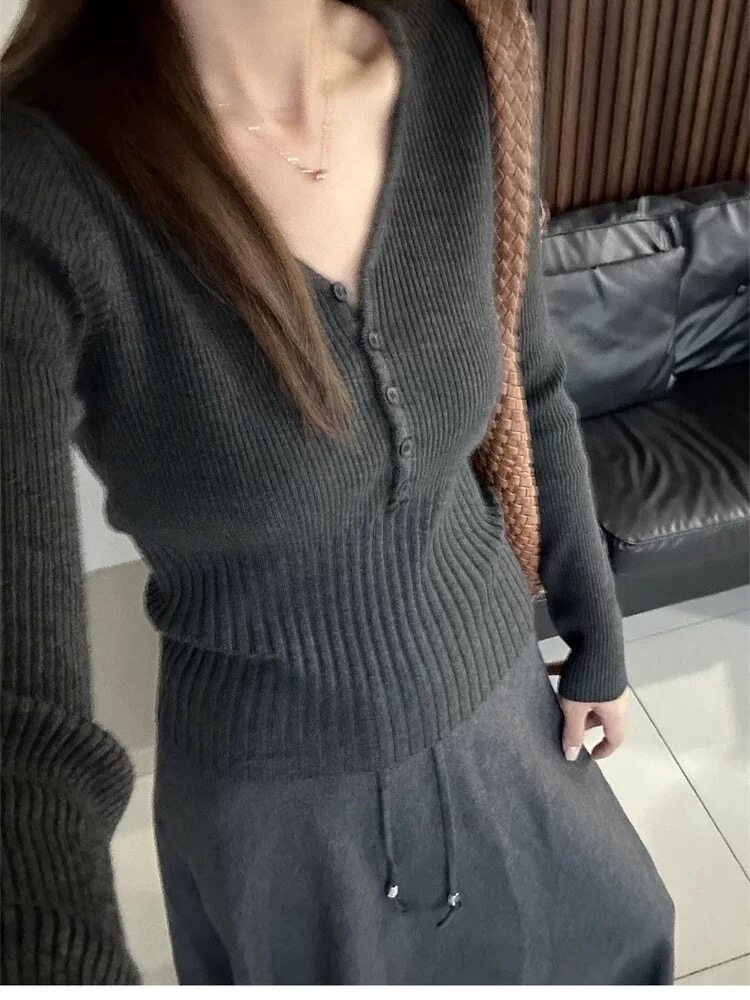 韩系灰色V领针织打底衫女春季内搭可外穿高级感修身显瘦长袖上衣