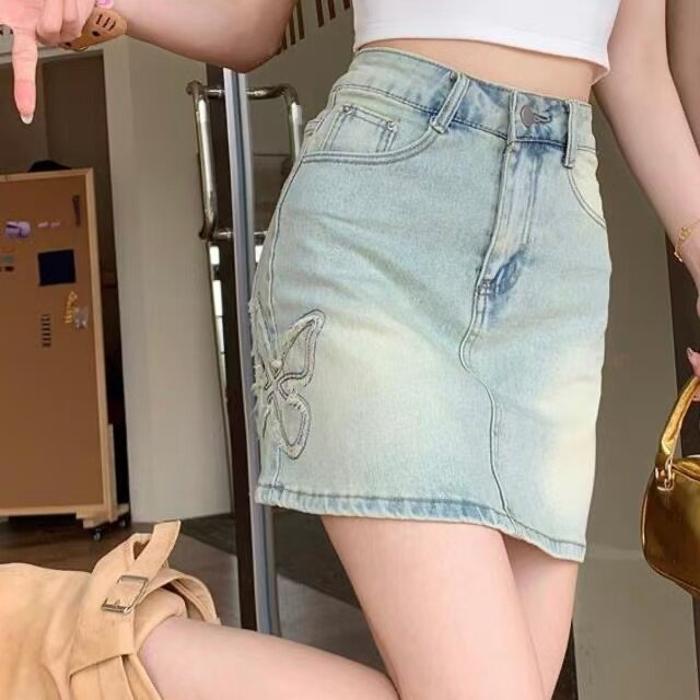 辣妹蝴蝶刺绣防走光牛仔短裙2026夏季新款高腰修身显瘦包臀半身裙