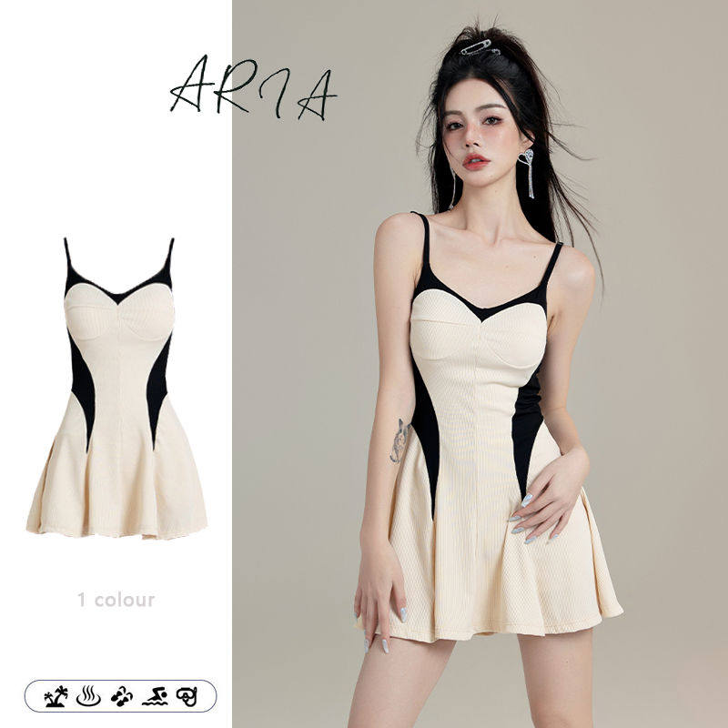 速干泳衣女吊带连体遮肚子微胖mm防走光洋气保守熊猫公主风游泳装