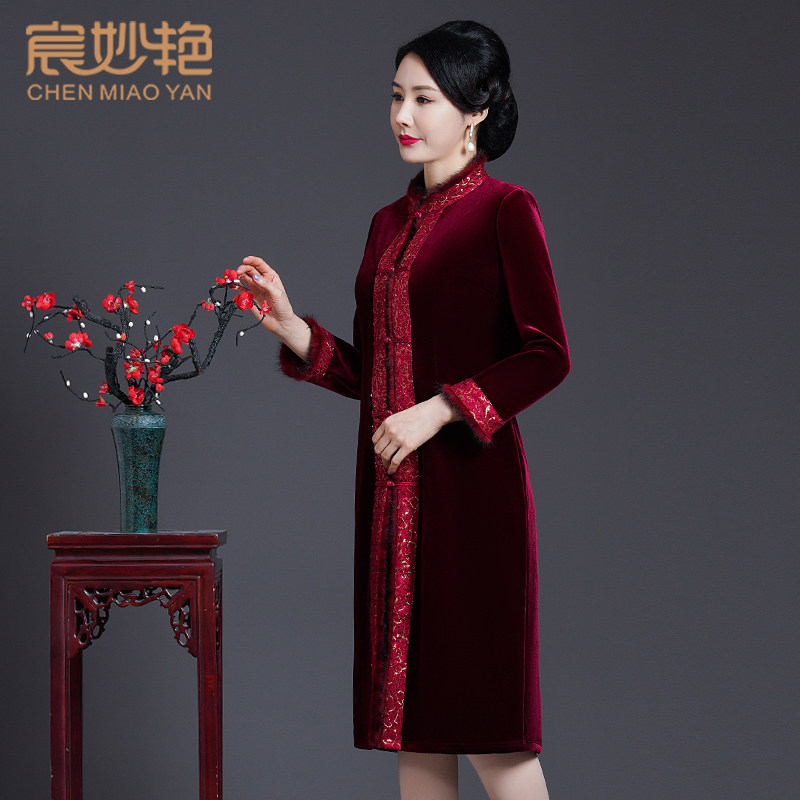 宸妙艳常规绣花金丝绒国风外套