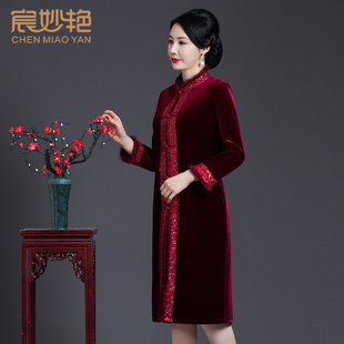 宸妙艳妈妈冬装新款外套红色衣服中长款老年人金丝绒加绒加厚大衣