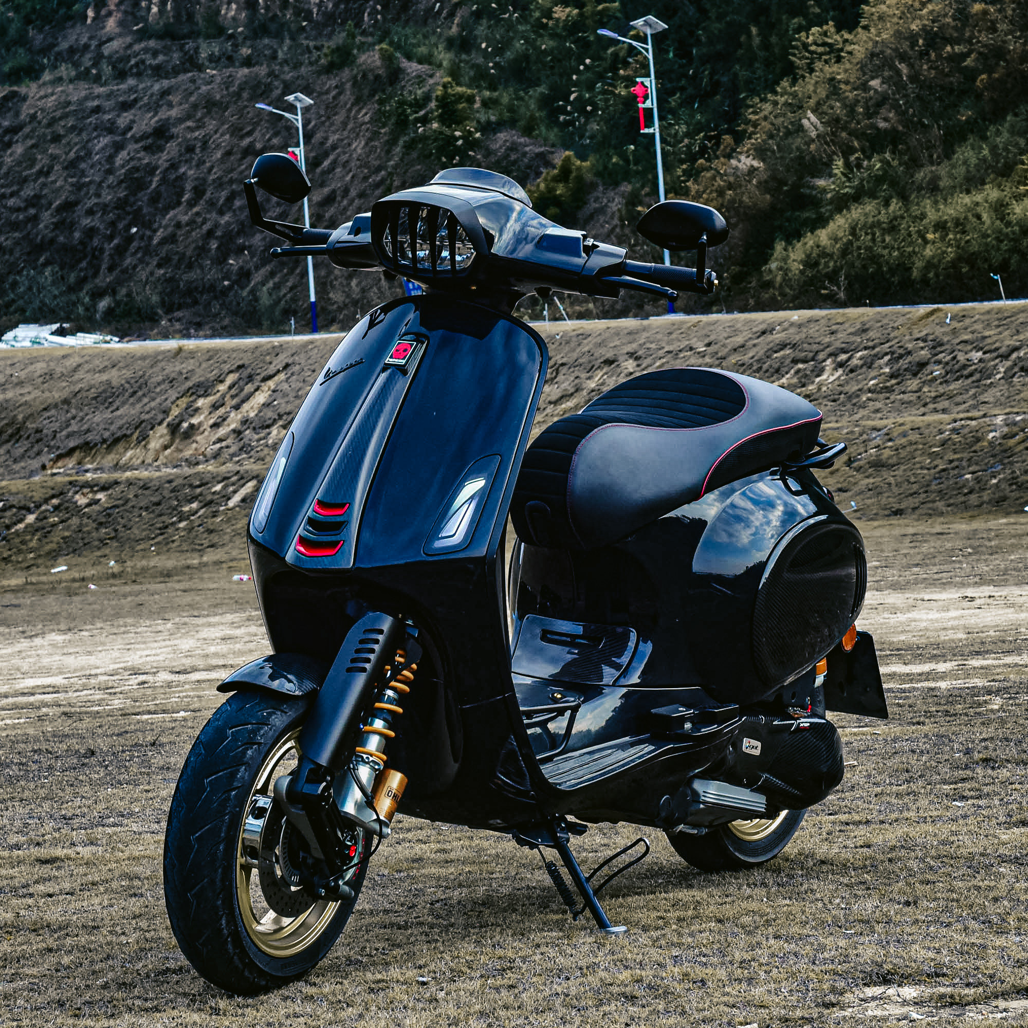 用于 Vespa 冲刺150 摩托车改装黑化灯框 领带扣 牛角 手把排气罩