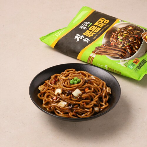 圃美多新品炸酱面辛辣炒面