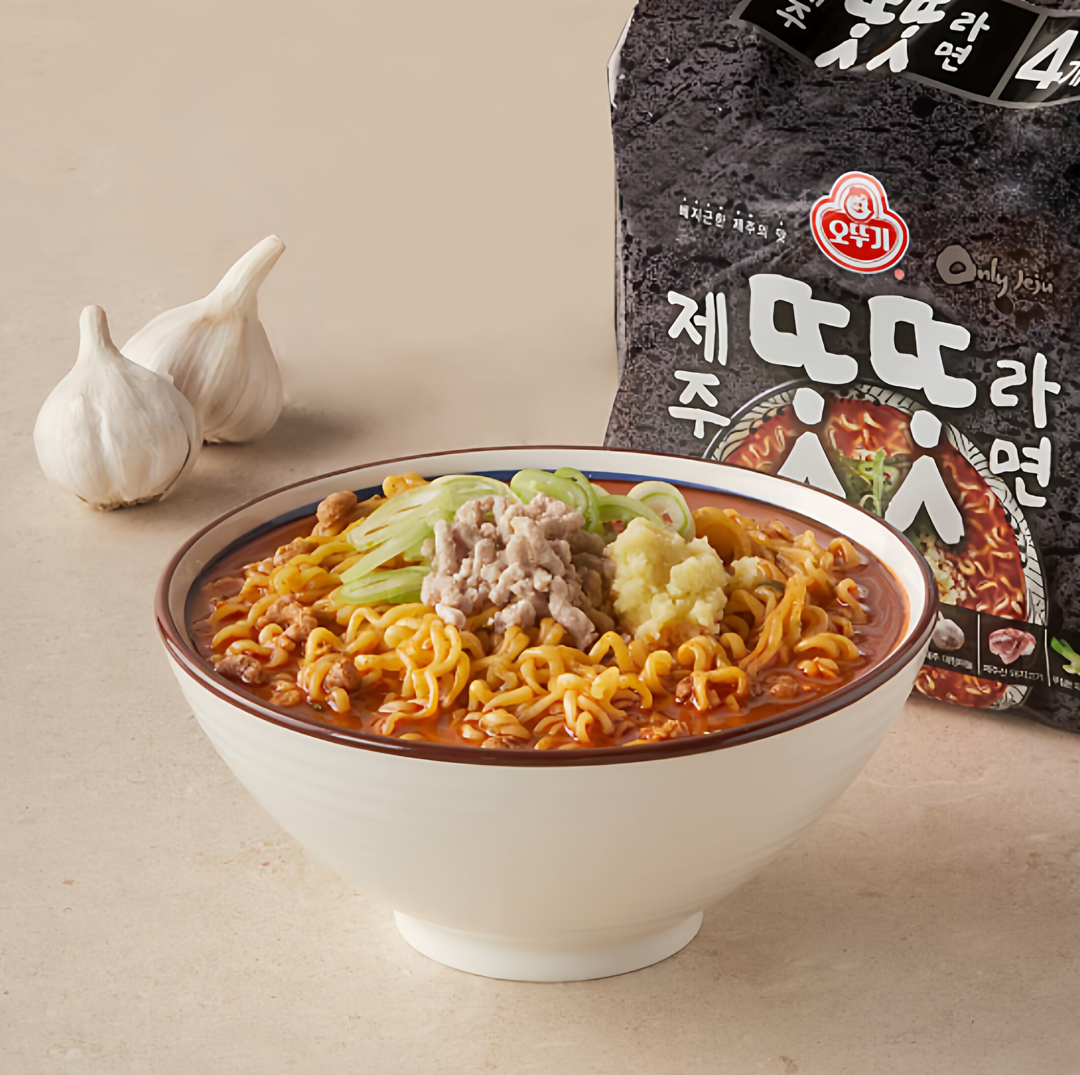 发不倒翁济州岛蒜香辣猪肉丁拉面