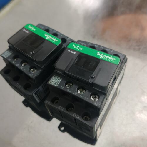 施耐德接触器LC1D25BDC,线圈电压DC24V,实物图，--议价商品