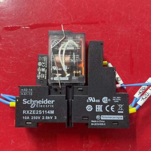 施耐德继电器底座RXZE2S114M，10A 250V 2.--议价商品