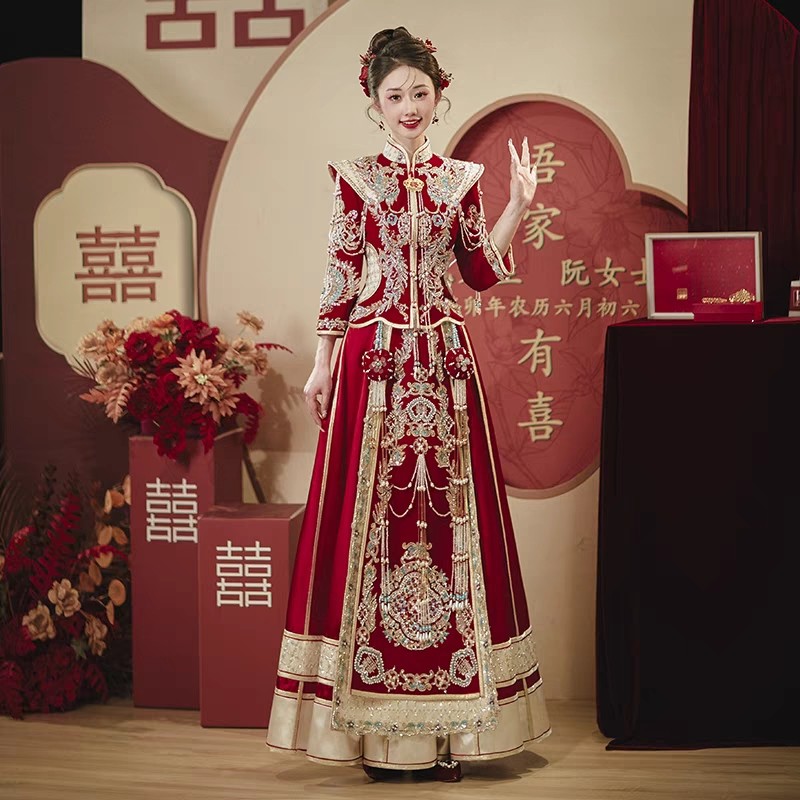 高端重工翘肩秀禾服租赁婚纱新娘2023新款新中式嫁衣秀禾婚服出租_虎窝淘