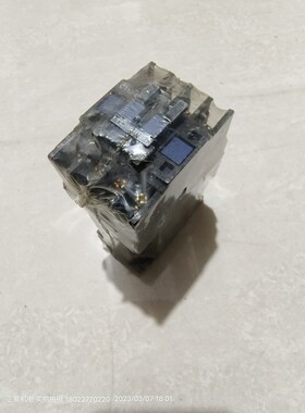 日本东芝TOSHIBA接触器C11J-D LA4DE1EJ AC-DC24-48 V