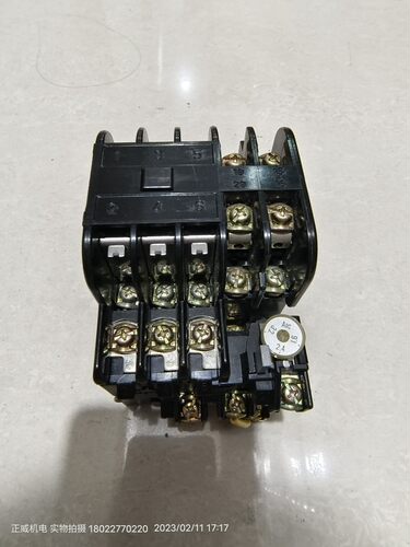 日本富士接触器SRC3631-5-1N 220V+热继RCa3737-1C(1.6-2.4-3.2A)