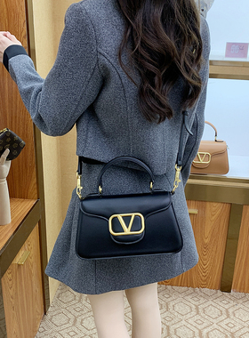 香港代购包包女轻奢小众高级感单肩斜挎包真皮时尚百搭链条小方包