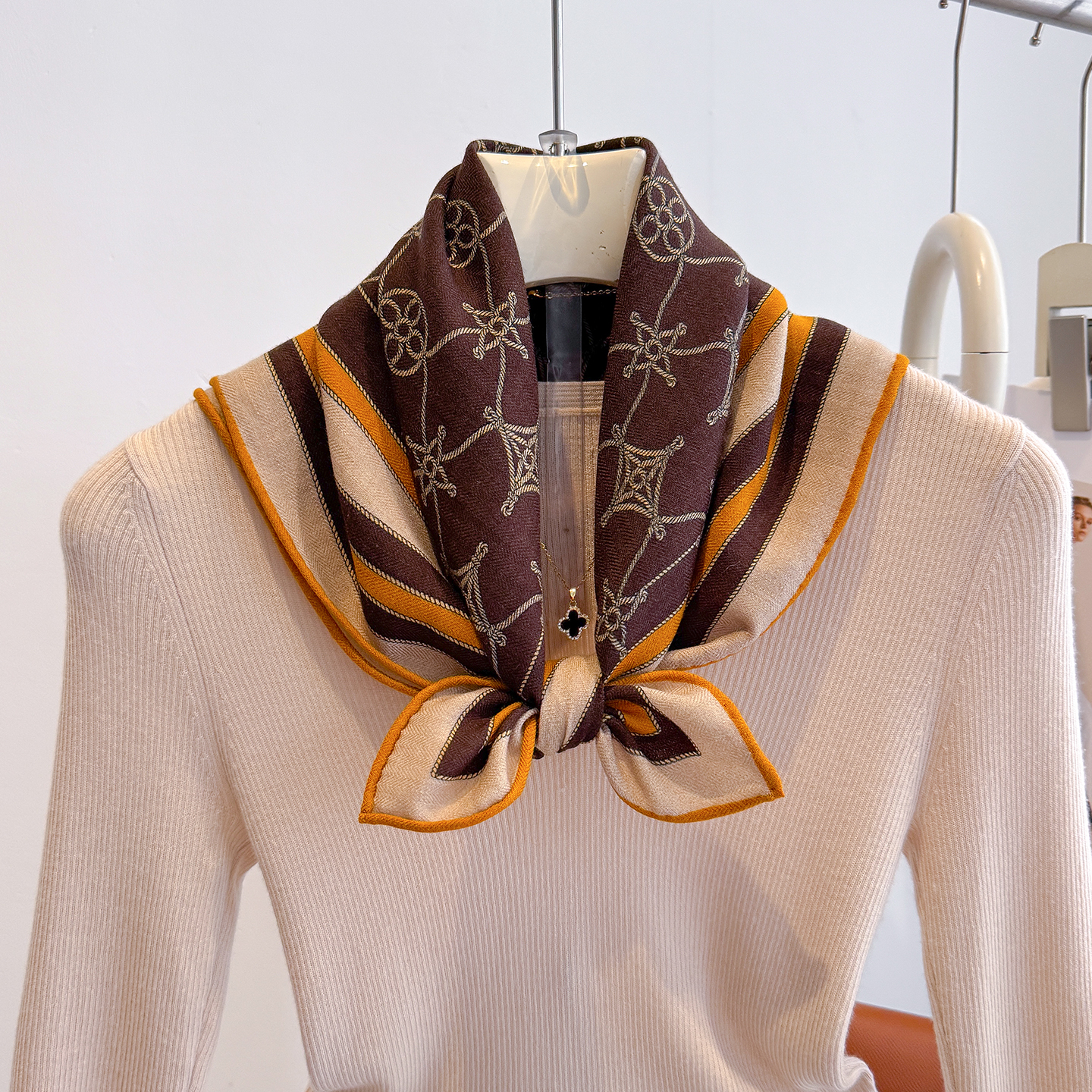 咖色纯羊毛丝巾女2025新款秋季冬季系脖子高级感羊绒围巾棕色护颈