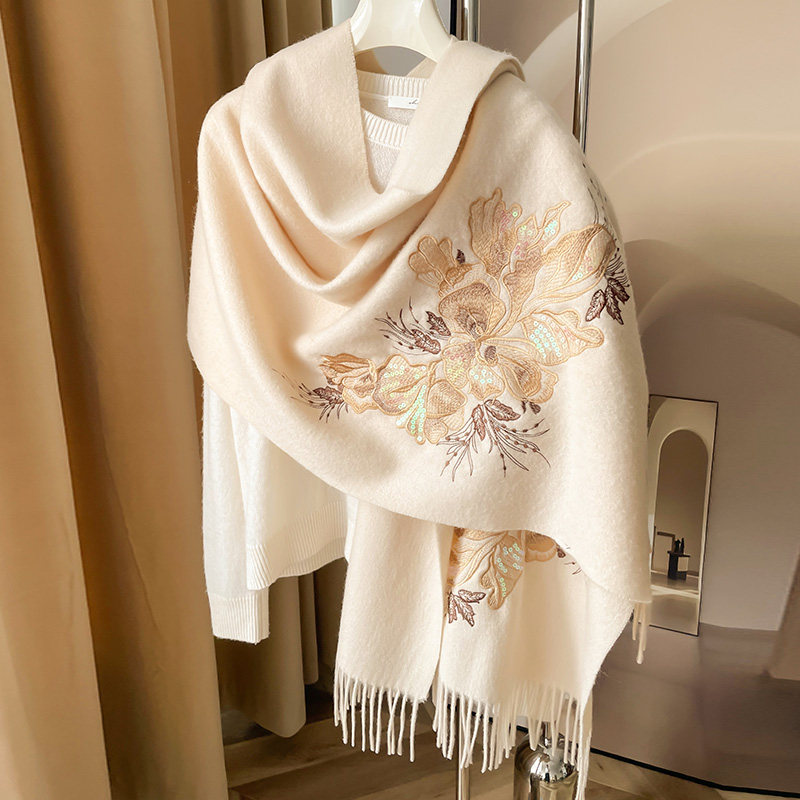 纯羊毛大披肩围巾外搭高端女2023新款秋冬季羊绒妈妈旗袍披风斗篷