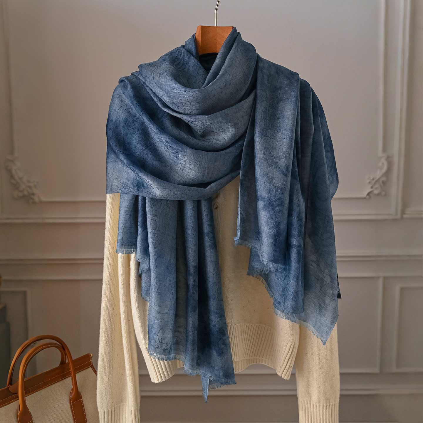 蓝色山羊绒围巾女士2026新款春季轻奢高级感薄款高端披肩外搭春秋