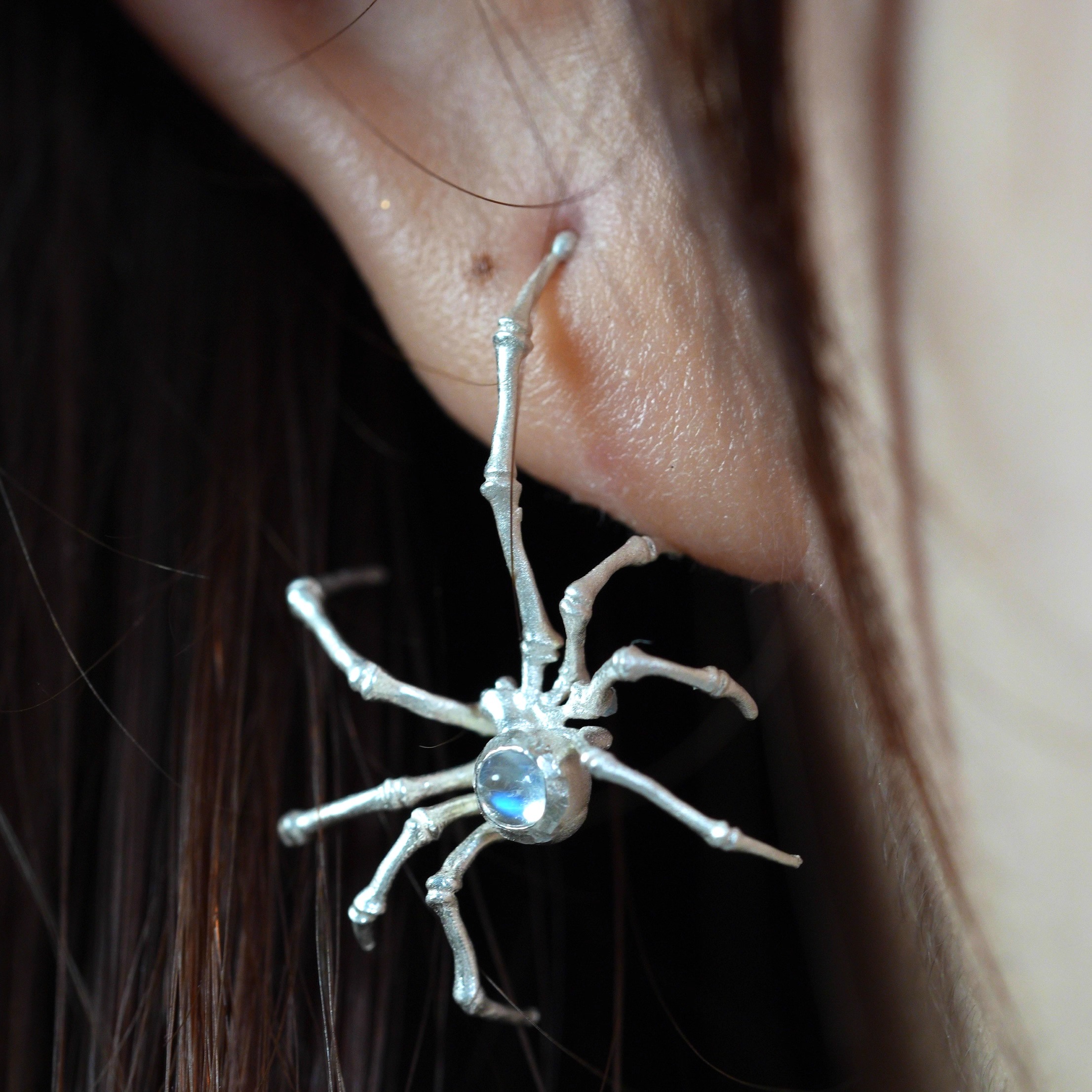 我耳边的织梦者蜘蛛耳钉