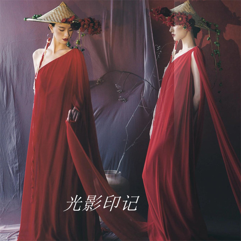 晨袍女新娘高级感小众简约红色单肩订婚礼服气质轻奢结婚敬酒长裙