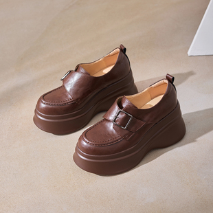 北西迪8CM英伦风皮带扣厚底松糕鞋女春秋百搭圆头小皮鞋增高鞋