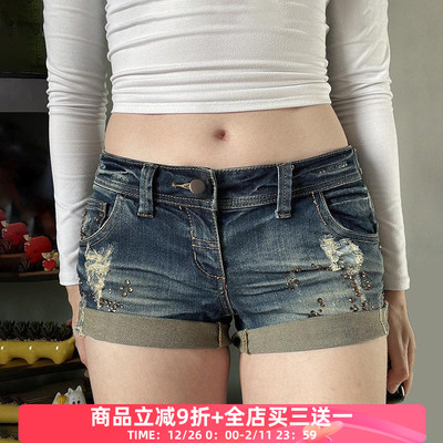 千禧做旧烫钻拼接破洞低腰短裤