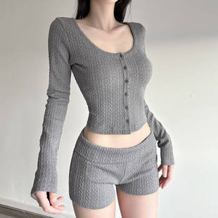 FabGirls 美式休闲麻花纹理排扣长袖T恤 百搭显瘦低腰短裤两件套