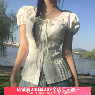 小众百搭显瘦上衣 FabGirls 法式 甜美排扣拼接绑带收腰泡泡袖 T恤