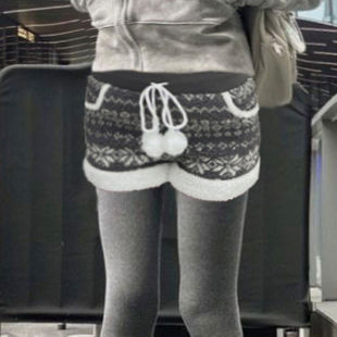 FabGirls 圣诞雪国费尔岛摇粒绒毛球拼接短裤 复古百搭显瘦休闲裤