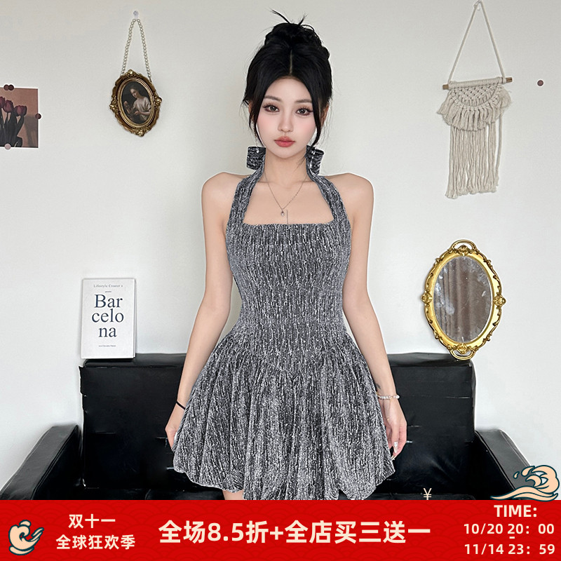 精致千金亮丝拼接收腰挂脖连衣裙