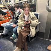 Avocadong 加厚羽绒外套 很暖实穿杏色宽松连帽羽绒服中款 冬季 新款