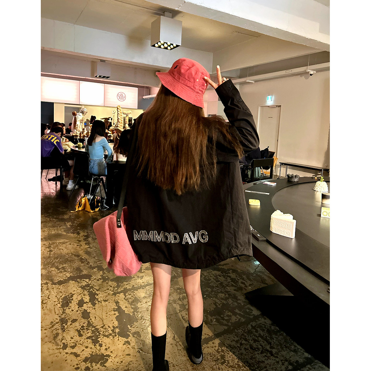 Avocadong 黑色宽松休闲冲锋衣夹克中长款外套女秋款宽松外套