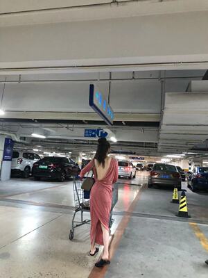 五折清仓不退露背上衣半裙软透