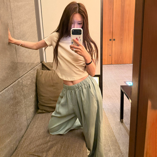 Avocadong 两色曲线型正肩百搭实穿款短袖T恤女夏修身显瘦短上衣