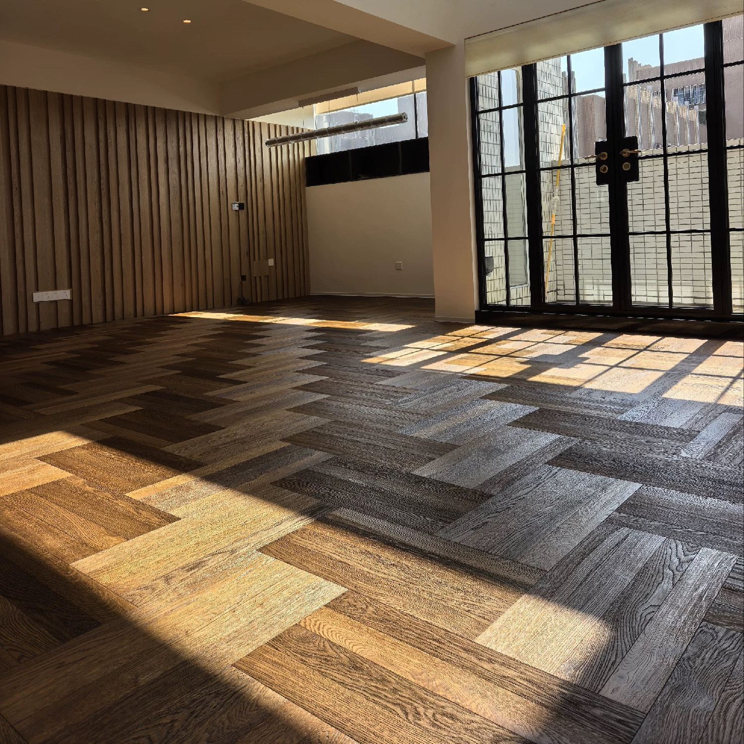 烟熏浮雕人字拼4mm橡木表板俄罗斯全桦多层基材环保材料地暖适用