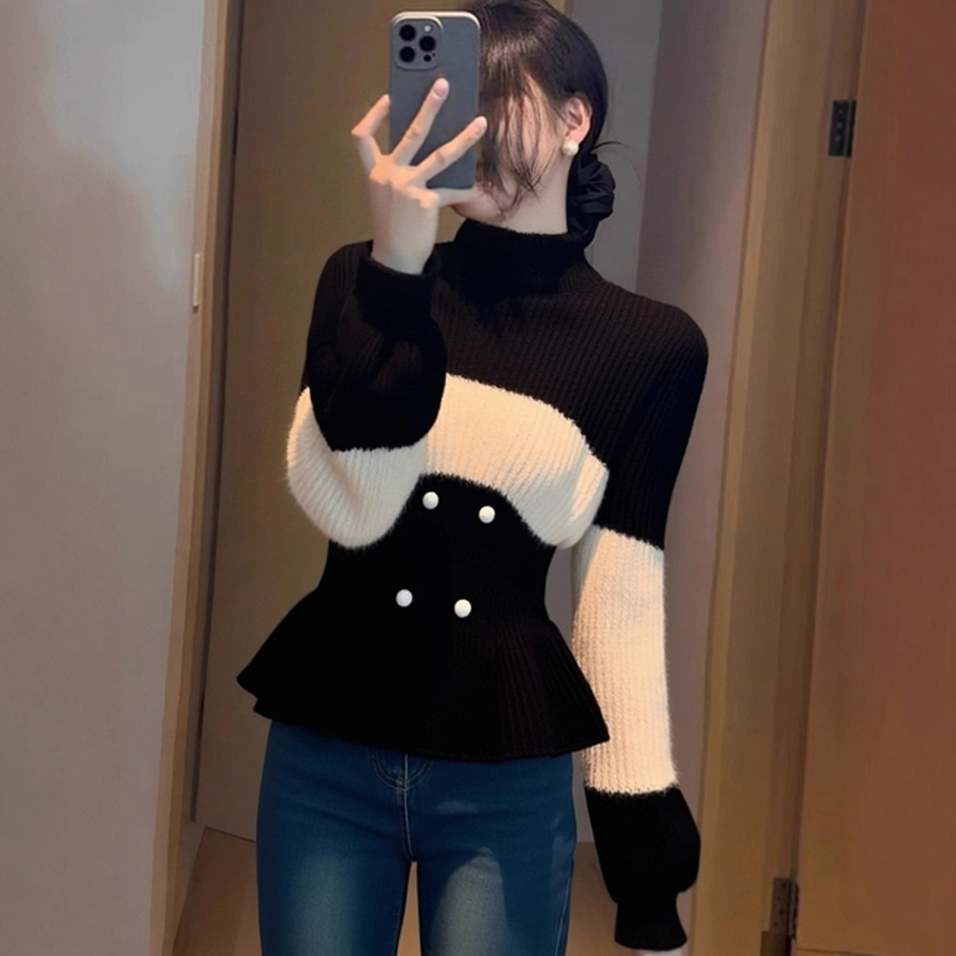 温柔小香风黑白撞色半高领荷叶边长袖毛衣针织衫女春款修身上衣