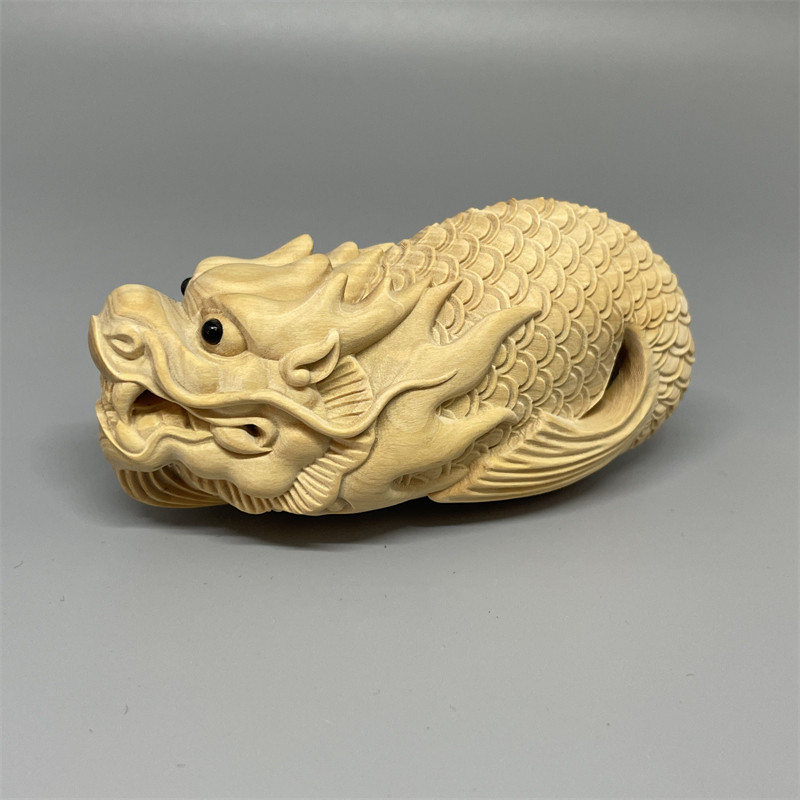 《正宗小叶黄杨木》龙鱼手把件