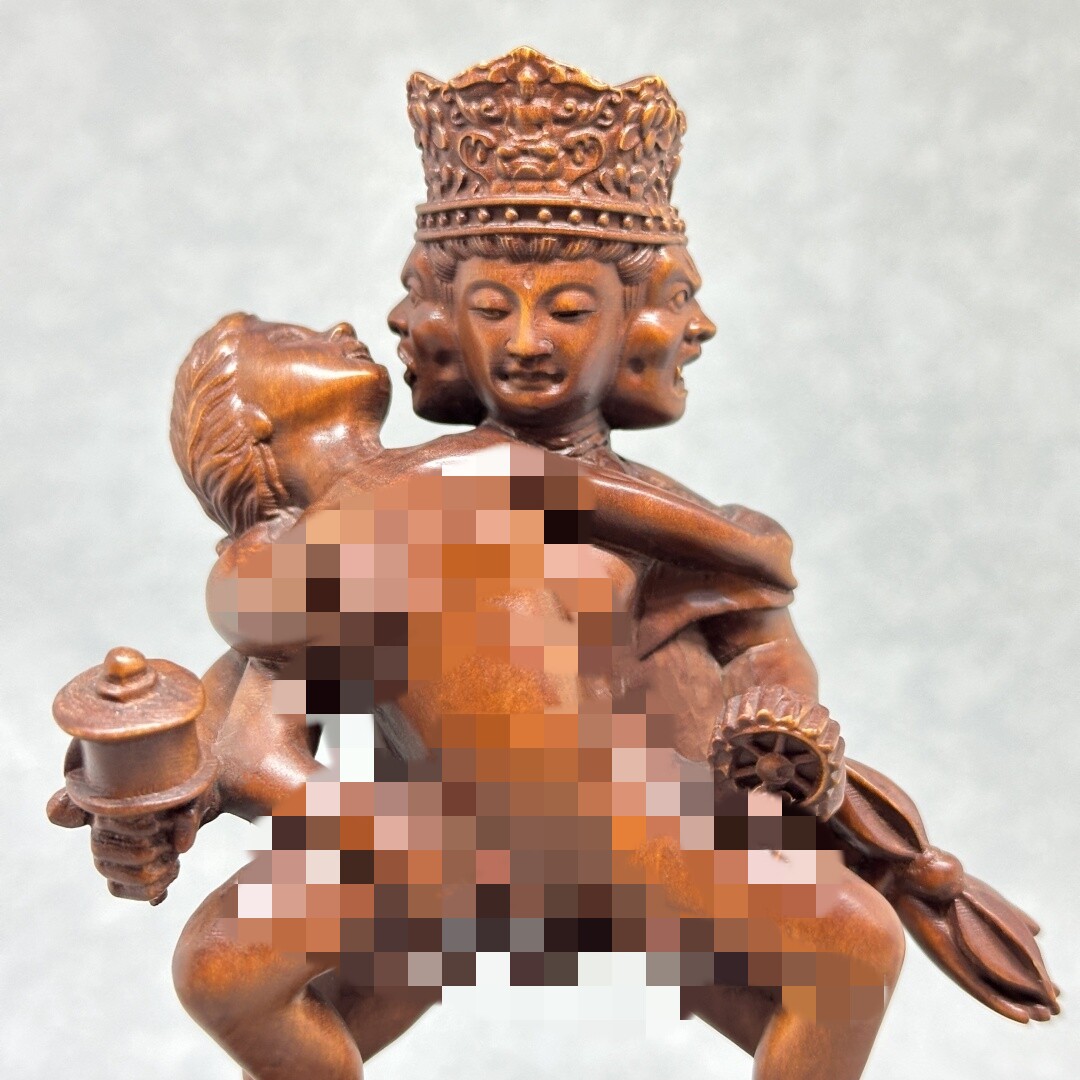 《正宗小叶黄杨木》精雕欢喜佛像