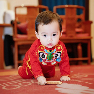 晨舞 男女宝宝满月服婴幼新生儿连体衣百日宴中式国风虎头帽套装
