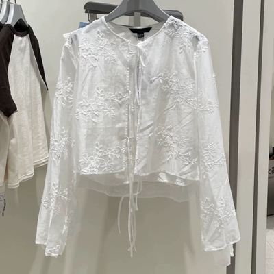 A633新款女装立体花卉刺绣系带式开襟衬衫罩衫加吊带2件套0.13