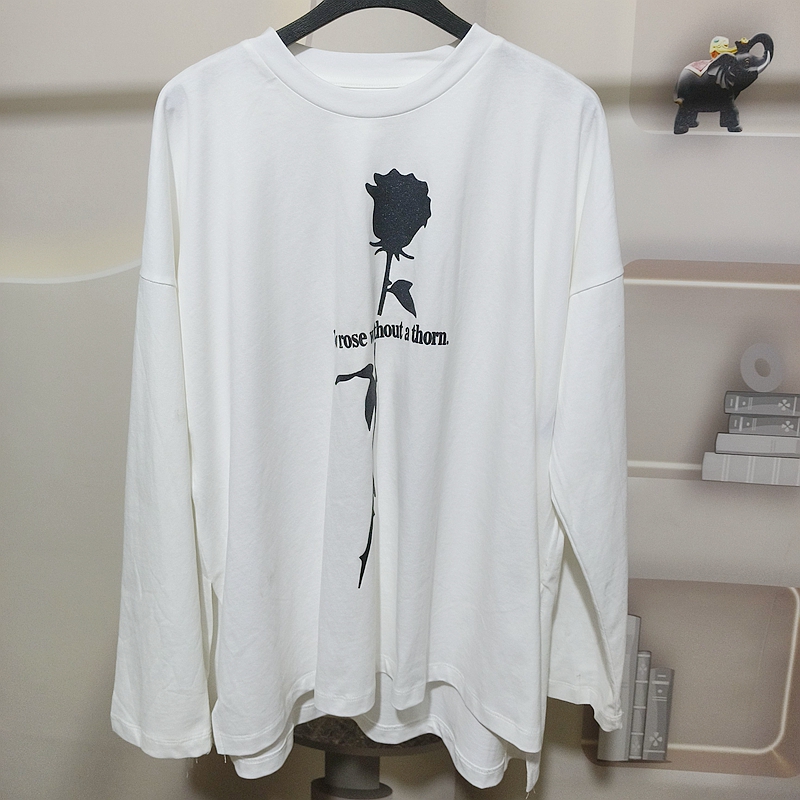 C324春秋白墨喷绘闪粉玫瑰圆领长袖棉质T