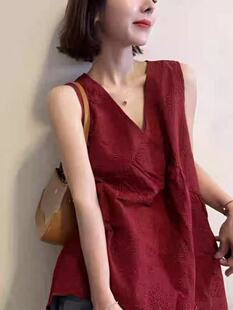 B803 韩系复古镂空刺绣V领无袖背心女夏季款洋气减龄休闲衬衫上衣