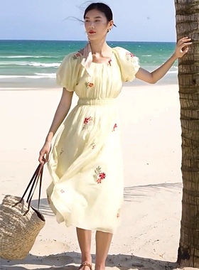 C903 连衣裙 夏季淑女度假风法式泡泡袖绣花中长裙D901