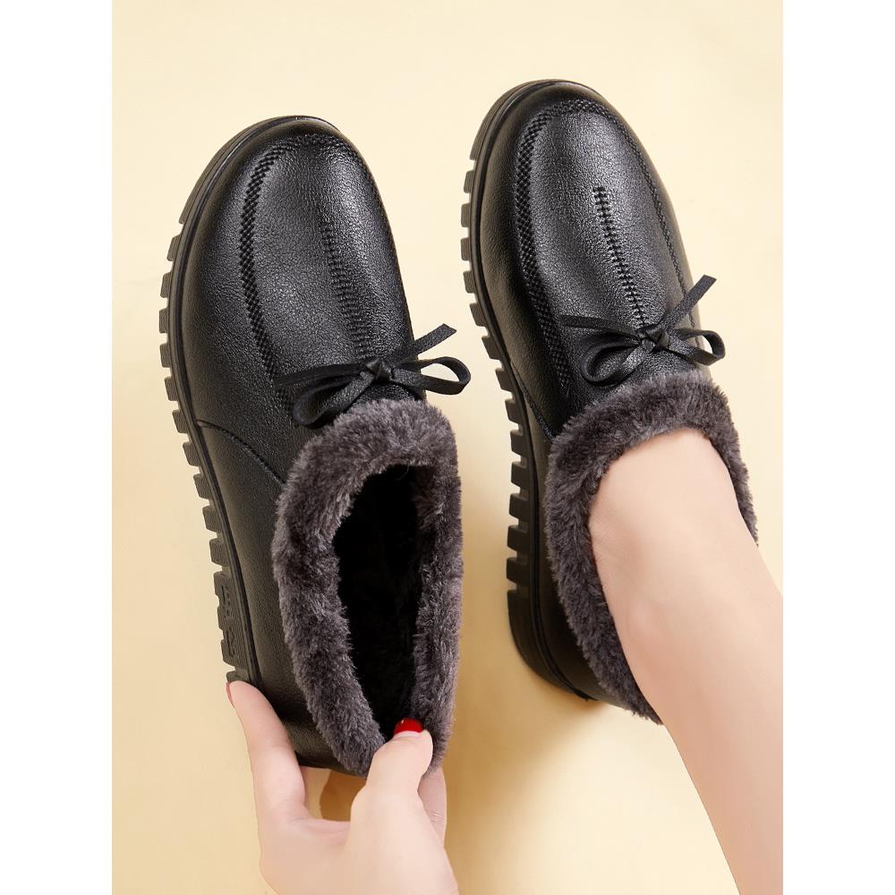 妈妈鞋棉鞋冬季软底舒适皮鞋女中老年保暖鞋防滑平底加绒老奶奶鞋