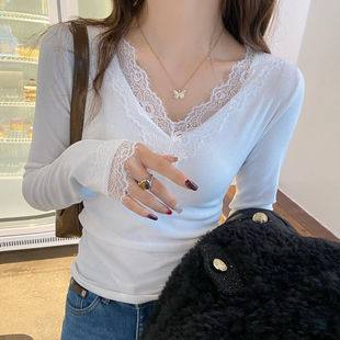灰色V领磨毛加绒蕾丝边打底衫女内搭2026年秋冬新款修身小众上衣