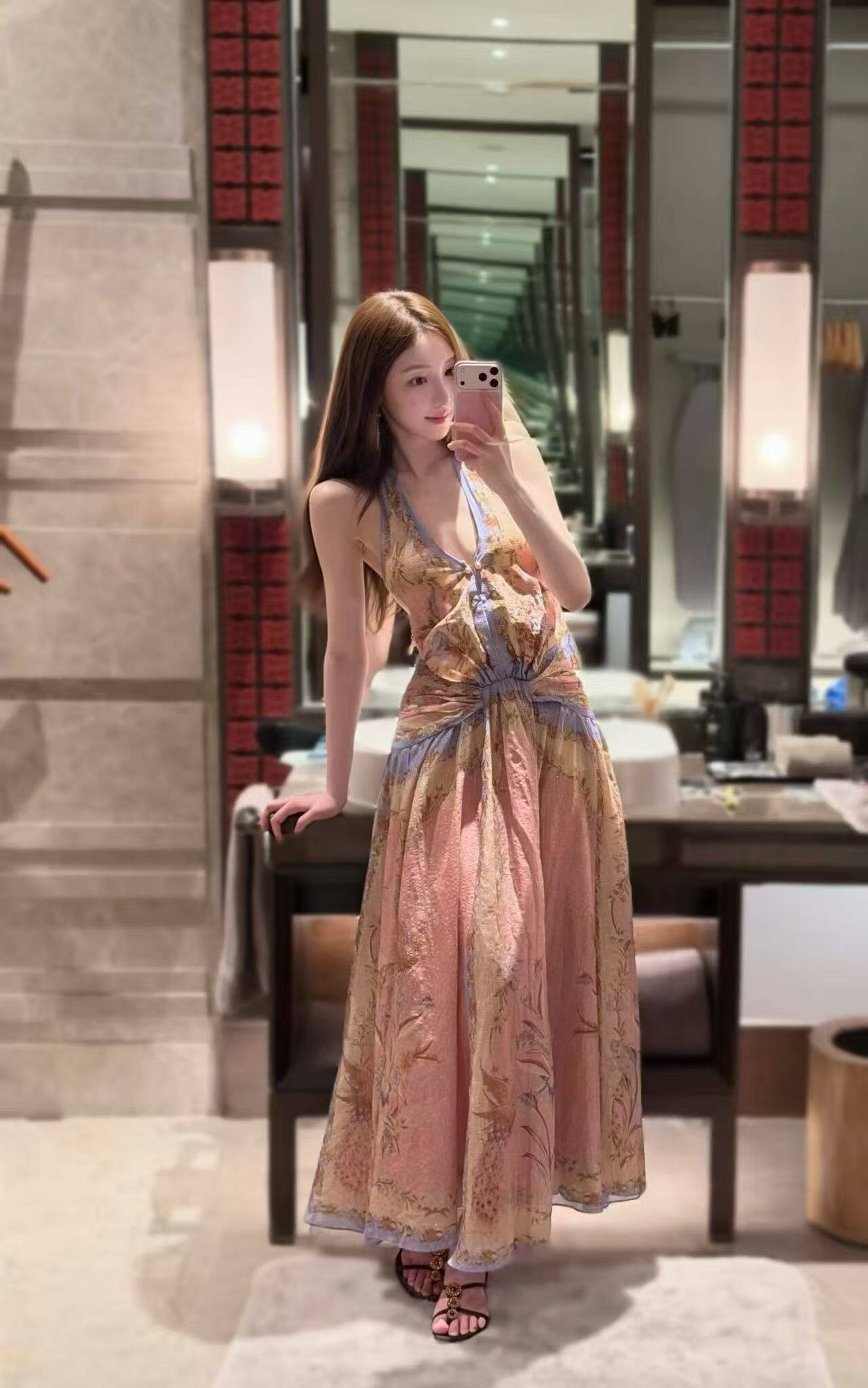 2026早春新款女时尚休闲百搭圆领无袖背心宽松显瘦上衣挂脖度假风
